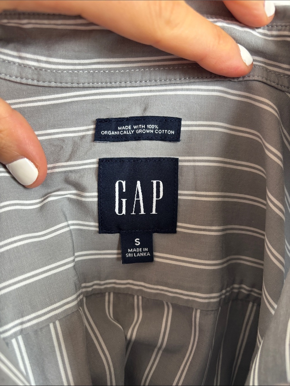 GAP Women’s Cropped Gray and White Striped Dress Shirt - Picture 2 of 5